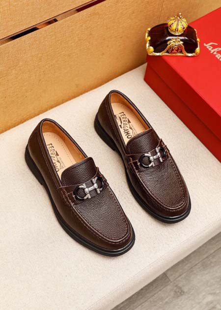2025年4月11日入荷新品Ferragamoカジュアルシュ...