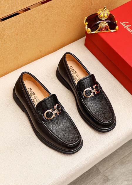2025年4月11日入荷新品Ferragamoカジュアルシュ...