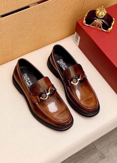 2025年4月11日入荷新品Ferragamoカジュアルシュ...