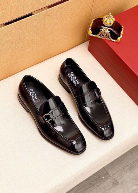 2025年4月11日入荷新品Ferragamoカジュアルシュ...
