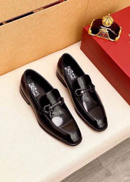 2025年4月11日入荷新品Ferragamoカジュアルシュ...