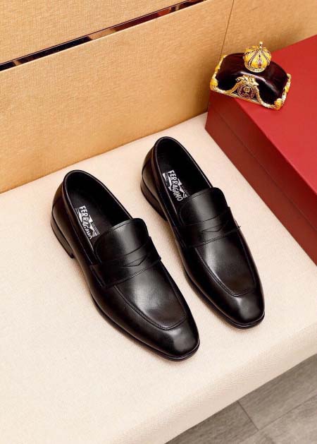 2025年4月11日入荷新品Ferragamoカジュアルシュ...