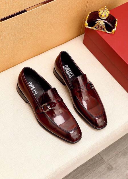 2025年4月11日入荷新品Ferragamoカジュアルシュ...