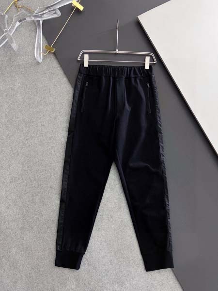 2025年4月14日入荷春夏 新作Pradaズボン高級なプレ...