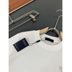 2025年4月19日入荷新作Prada半袖Tシャツ 超厳選★誕生日プレゼント/結婚祝い/内祝い/贈り物/YI+YI工場S-XXL