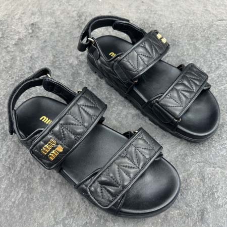 2025年4月23日入荷新品MiuMiu女性用原版復刻 ブラ...