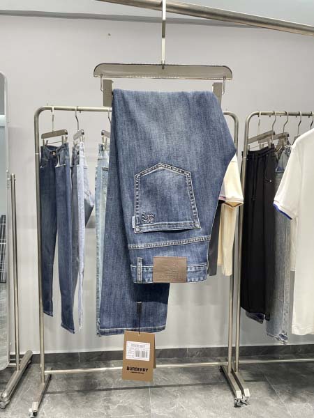 2025年4月26日入荷新作Burberryジーパン 原版复...