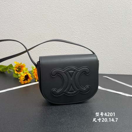 2025年4月27日入荷新作 CELINE バッグ 2022...