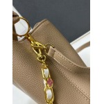 2025年4月27日入荷新作   M23199  Capucines BB  Taurillon   27 x 18 x 9CM   /XX工場