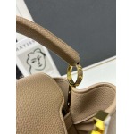 2025年4月27日入荷新作   M23199  Capucines BB  Taurillon   27 x 18 x 9CM   /XX工場