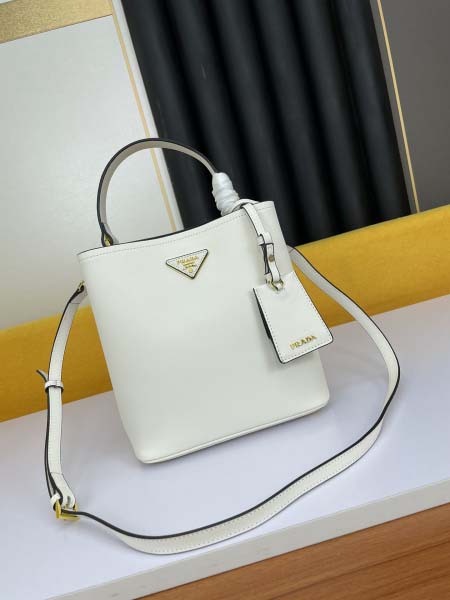 2025年4月27日入荷新作 PRADA 新品Double ...