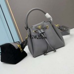 2025年4月27日入荷新作 新品2023早春新品mini《PRADA》  型番：1BH193   SIZE::20-X18-X15  /XX工場