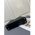 2025年4月29日入荷新作Louis VuittonM24664 Capucines East West 33x19x9CM/XX工場