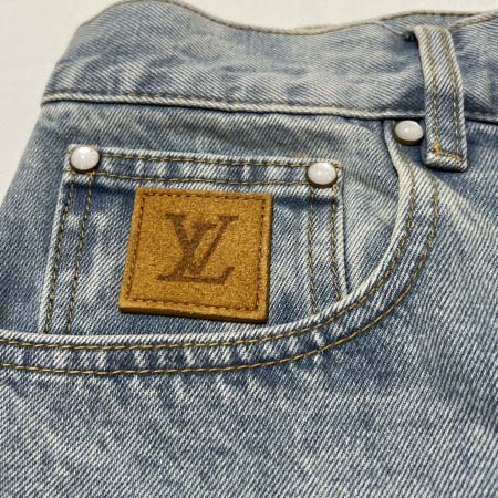 2025年5月17日入荷新作  LV 25SS DENIM SHORTS  LV LOGO デニム半ズボン  30高级品/人気/誕生日プレゼント/人気/ファッション/トレンド/限定/WB工場