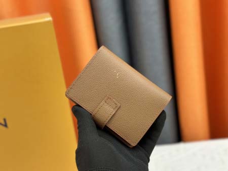 2025年5月28日入荷Louis Vuitton 財布Maison “PortfoilleLowy·Compact”  M12408   SIZE： 11 x 8.5 x 2CM 人気の新作/誕生日プレゼント/ZC工場