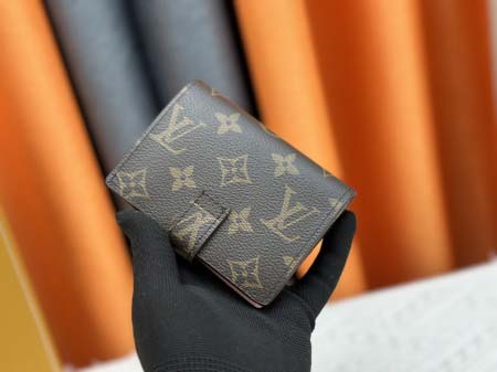 2025年5月28日入荷Louis Vuitton 財布Maison “PortfoilleLowy·Compact”  M12408   SIZE： 11 x 8.5 x 2CM 人気の新作/誕生日プレゼント/ZC工場