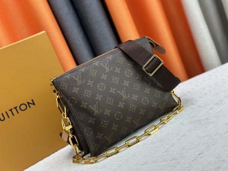2025年5月28日入荷Louis Vuitton バッグCoussin  SIZE：26 x 20 x 12CM 人気の新作/誕生日プレゼント/ZC工場