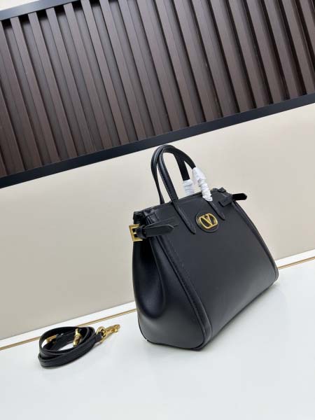 2025年5月29日入荷新作VALENTINO GARAVANI ANTIBES SIZE: 22X 19X 12CM お安い/人気/革/バッグ/XX工場