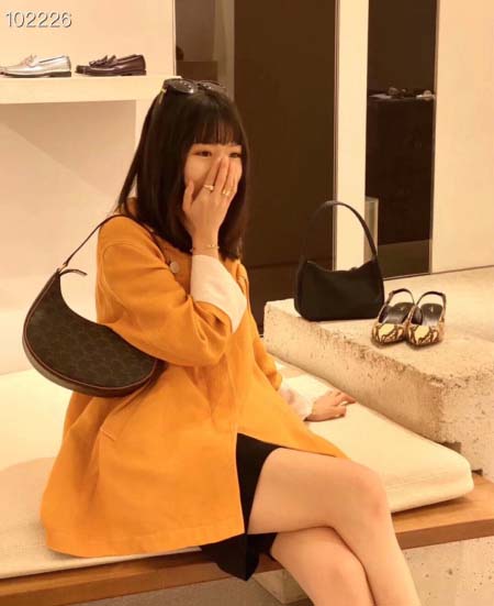 2025年5月29日入荷新作 2020 CELINE AVA TRIOMPHE SIZE:23x14x7cmお安い/人気/革/バッグ/XX工場