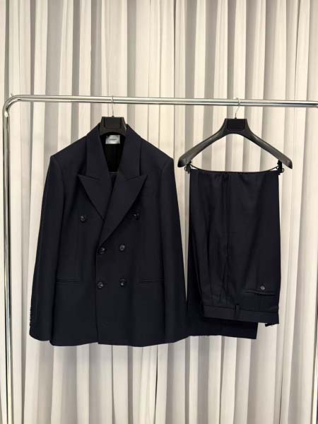 2025年5月8日入荷新作Saint Laurentスーツ上...