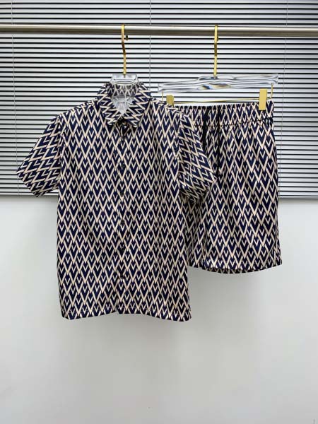 2025年5月14日入荷新作Valentino半袖上下セット...