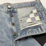 2025年5月17日入荷新作LV 25SS DENIM SHORTS  LV LOGO デニム半ズボン  30 32 34 36高级品/人気/誕生日プレゼント/人気/ファッション/トレンド/限定/WB工場
