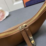 2025年5月28日入荷新作FURLA  斜め下げ バッグ/ハンドバッグ/ショルダーバッグ牛革/  SIZE:22X21X7.5CM  お安い/人気/本革 バッグ/XX工場