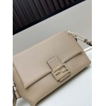 2025年5月28日入荷新作  Fendi  SIZE:26.5X18X8.5Cm  お安い/人気/本革 バッグ/XX工場