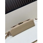 2025年5月28日入荷新作  Fendi  SIZE:26.5X18X8.5Cm  お安い/人気/本革 バッグ/XX工場