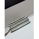 2025年5月28日入荷新作  VALENTINO新品  VLOGO SIGNATURE  -SIZE:24x16x8cm  お安い/人気/本革 バッグ/XX工場