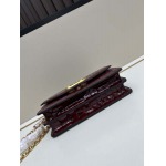 2025年5月28日入荷新作  VALENTINO新品  VLOGO SIGNATURE  -SIZE:24x16x8cm  お安い/人気/本革 バッグ/XX工場