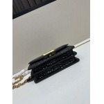 2025年5月28日入荷新作  VALENTINO新品  VLOGO SIGNATURE  -SIZE:19x10x6cm  お安い/人気/本革 バッグ/XX工場