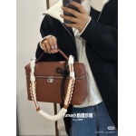 2025年5月28日入荷新作  Loro Piana Extra pocket SIZE:27*10*16cm。  お安い/人気/本革 バッグ/XX工場