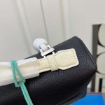 2025年5月28日入荷新作  Loro Piana Extra pocket SIZE:27*10*16cm。  お安い/人気/本革 バッグ/XX工場