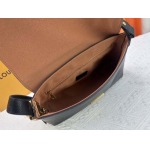 2025年5月28日入荷Louis Vuitton バッグM13151 M13148黑色  【Low Key Messenger】   SIZE：30 x 18 x 12CM 人気の新作/誕生日プレゼント/ZC工場