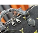 2025年5月28日入荷Louis Vuitton バッグM13966 M40391   Pharrell Williams   LV Blason Keepall Bandoulière 30x21x17cm 人気の新作/誕生日プレゼント