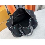 2025年5月28日入荷Louis Vuitton バッグM13966  Pharrell Williams   LV Blason Keepall 40x27x20cm 人気の新作/誕生日プレゼント/ZC工場