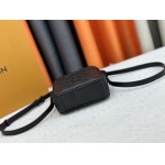 2025年5月28日入荷Louis Vuitton バッグTaurillon  Monogram  16.0 x 21.0 x 4.5 cm M44972 人気の新作/誕生日プレゼント/ZC工場