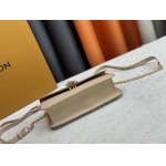 2025年5月28日入荷Louis Vuitton バッグM14564   Wallet On Chain   LV Bloom   11.5 x 4 x 20 CM 人気の新作/誕生日プレゼント/ZC工場