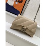 2025年5月29日入荷新作 Balenciaga Crush SIZE：21x4.5x15cm    お安い/人気/革/バッグ/XX工場