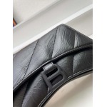 2025年5月29日入荷新作 Balenciaga Crush SIZE：21x4.5x15cm    お安い/人気/革/バッグ/XX工場