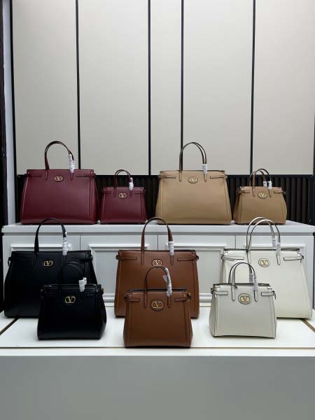 2025年5月29日入荷新作 VALENTINO GARAV...