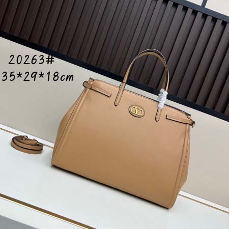 2025年5月29日入荷新作 VALENTINO GARAV...