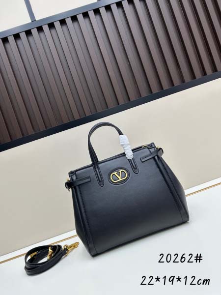 2025年5月29日入荷新作VALENTINO GARAVA...