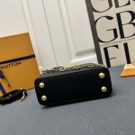 2025年5月29日入荷新作Louis Vuitton M12935 Capucines CapucinesChain On You Monogram SIZE::21×14×8cmお安い/人気/革/バッグ/XX工場