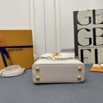 2025年5月29日入荷新作Louis VuittonM12935 Capucines CapucinesChain On You Monogram SIZE::21×14×8cmお安い/人気/革/バッグ/XX工場