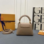 2025年5月29日入荷新作Louis Vuitton M12935 Capucines CapucinesChain On You Monogram SIZE::21×14×8cmお安い/人気/革/バッグ/XX工場