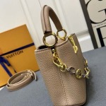 2025年5月29日入荷新作Louis Vuitton M12935 Capucines CapucinesChain On You Monogram SIZE::21×14×8cmお安い/人気/革/バッグ/XX工場