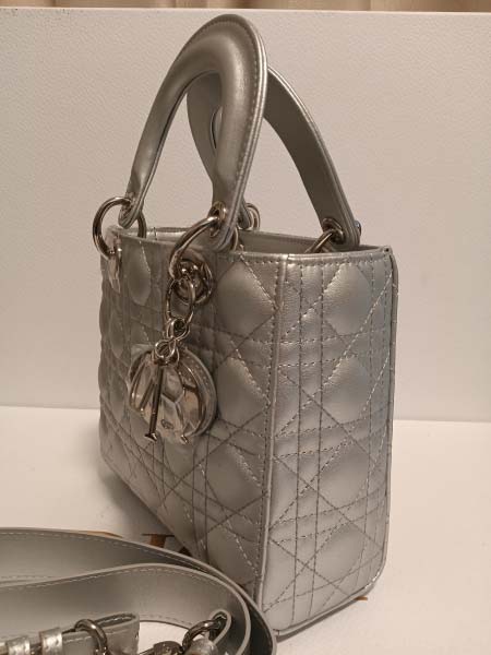 2025年6月5日入荷新作Lady Dior SIZE:20cm    お安い/人気/革/バッグ/SY工場