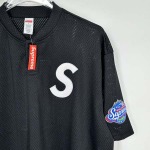 2025年6月14日入荷新作T SUPREME FW24 S LOGO BASEBALL HENLEY TEE S-XL  誕生日プレゼント/男女兼用/高品質/正規品と同じ人気/16工場